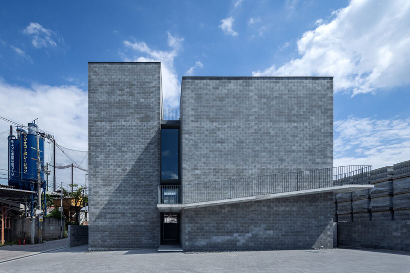 concrete blocks wrap bora architects' BLDG02 monolithic office building in japan