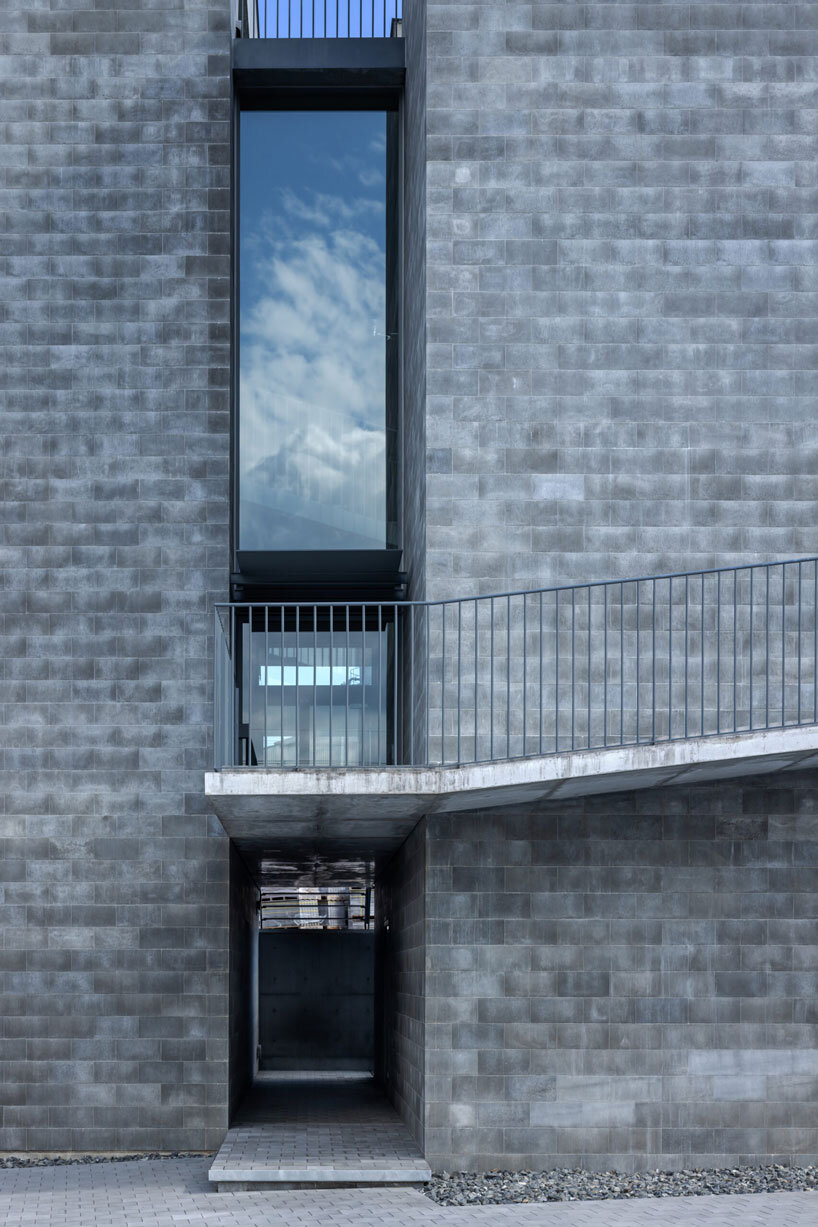 concrete blocks wrap bora architects' BLDG02 monolithic office building in japan