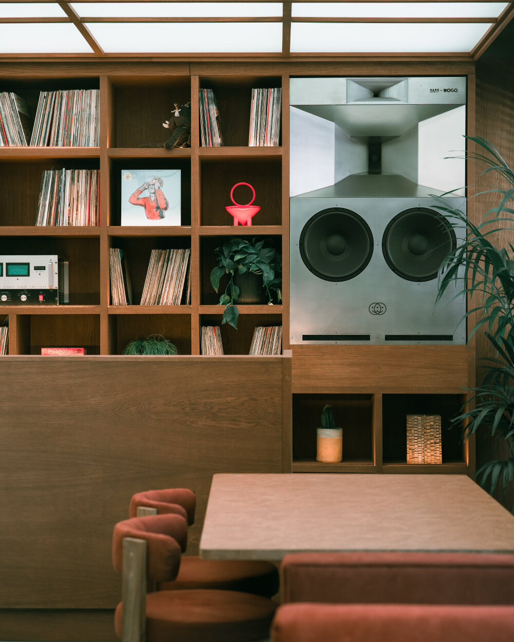giorgia longoni studio channels retro japanese jazz cafés with 360-degree sound bar in milan