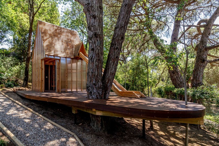 Between Wood Craftsmanship and Small-Space Design: Discovering the Work of Madeiguincho in Portugal - Image 17 of 22
