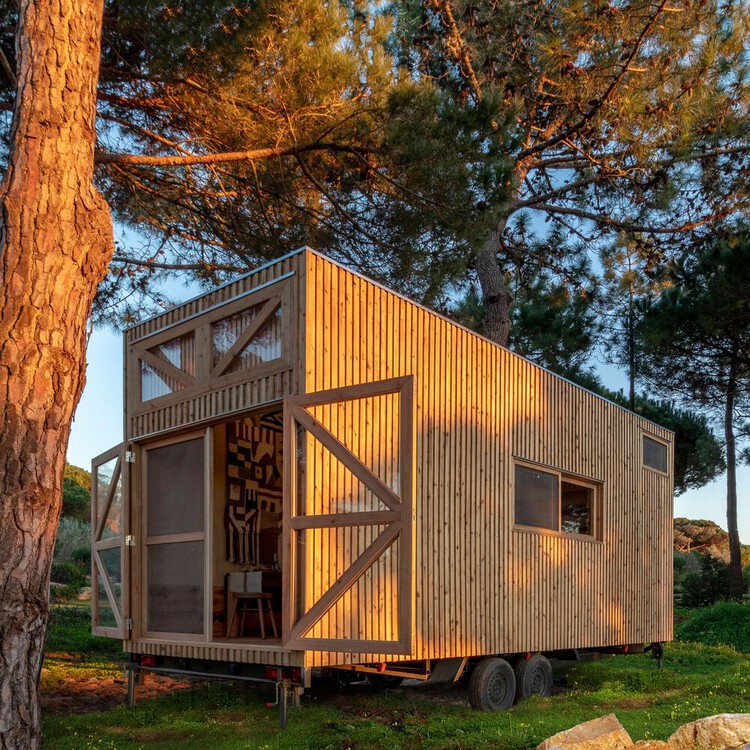 Between Wood Craftsmanship and Small-Space Design: Discovering the Work of Madeiguincho in Portugal - Image 4 of 22