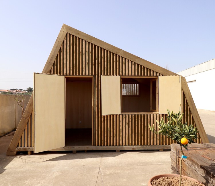 Between Wood Craftsmanship and Small-Space Design: Discovering the Work of Madeiguincho in Portugal - Image 20 of 22