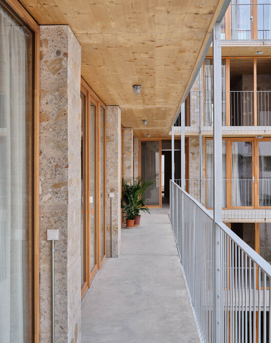 Social Housing Units 2104 / HARQUITECTES - Interior Photography, Wood, Concrete, Balcony