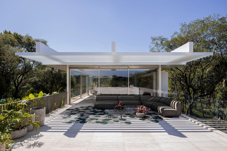 House Pedra / Marcos Bertoldi Arquitetos - Exterior Photography, Wood, Concrete, Column, Beam, Patio