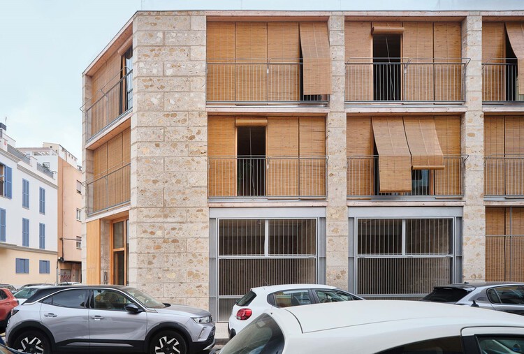 Social Housing Units 2104 / HARQUITECTES - Exterior Photography, Concrete, Balcony