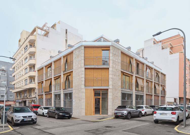Social Housing Units 2104 / HARQUITECTES - More Images