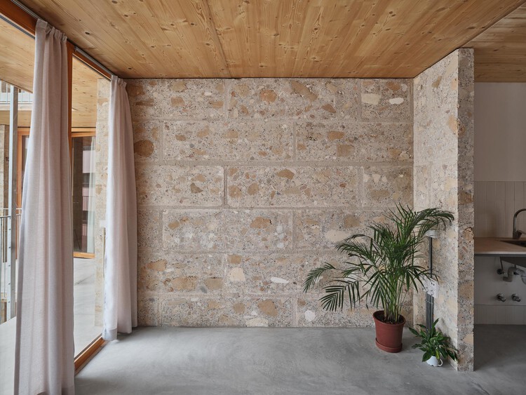 Social Housing Units 2104 / HARQUITECTES - Interior Photography, Wood, Concrete