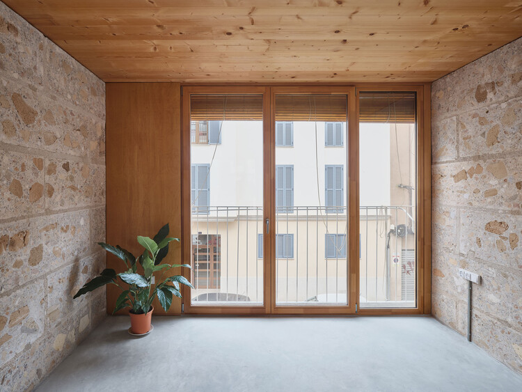 Social Housing Units 2104 / HARQUITECTES - Interior Photography, Wood, Concrete, Balcony