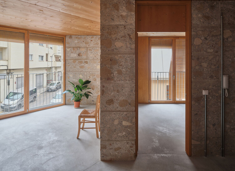 Social Housing Units 2104 / HARQUITECTES - Interior Photography, Wood, Door, Concrete