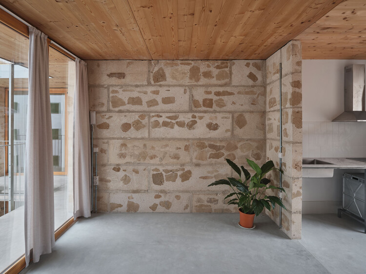 Social Housing Units 2104 / HARQUITECTES - Interior Photography, Wood, Concrete