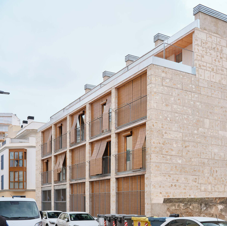 Social Housing Units 2104 / HARQUITECTES - Exterior Photography, Concrete, Balcony