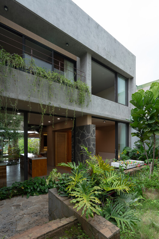 Jinjee House / Tad.atelier - Exterior Photography, Garden, Concrete, Courtyard