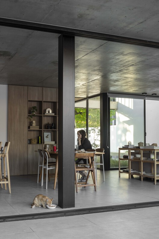 Olivos House / Estudio GLAD - Interior Photography, Wood, Table, Chair, Glass