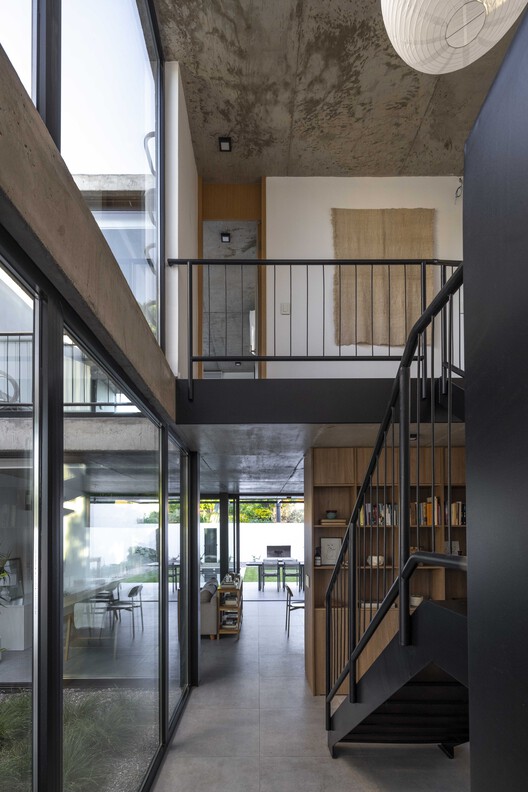 Olivos House / Estudio GLAD - Interior Photography, Wood, Door, Glass, Balcony, Beam