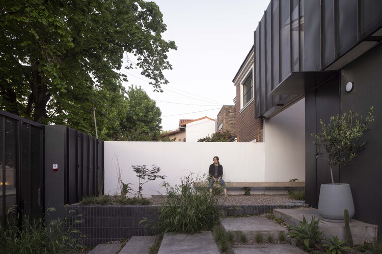 Olivos House / Estudio GLAD - Exterior Photography, Concrete, Courtyard