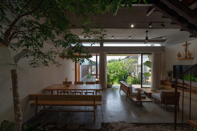 Jinjee House / Tad.atelier - Interior Photography, Wood, Chair