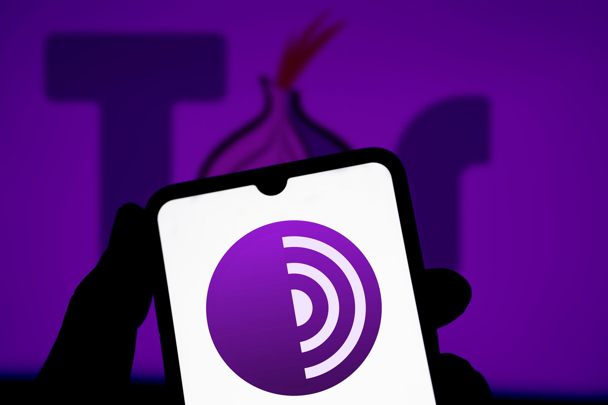 tor browser logo on purple tor background
