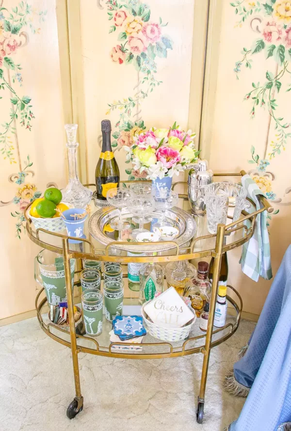 traditional bar station
