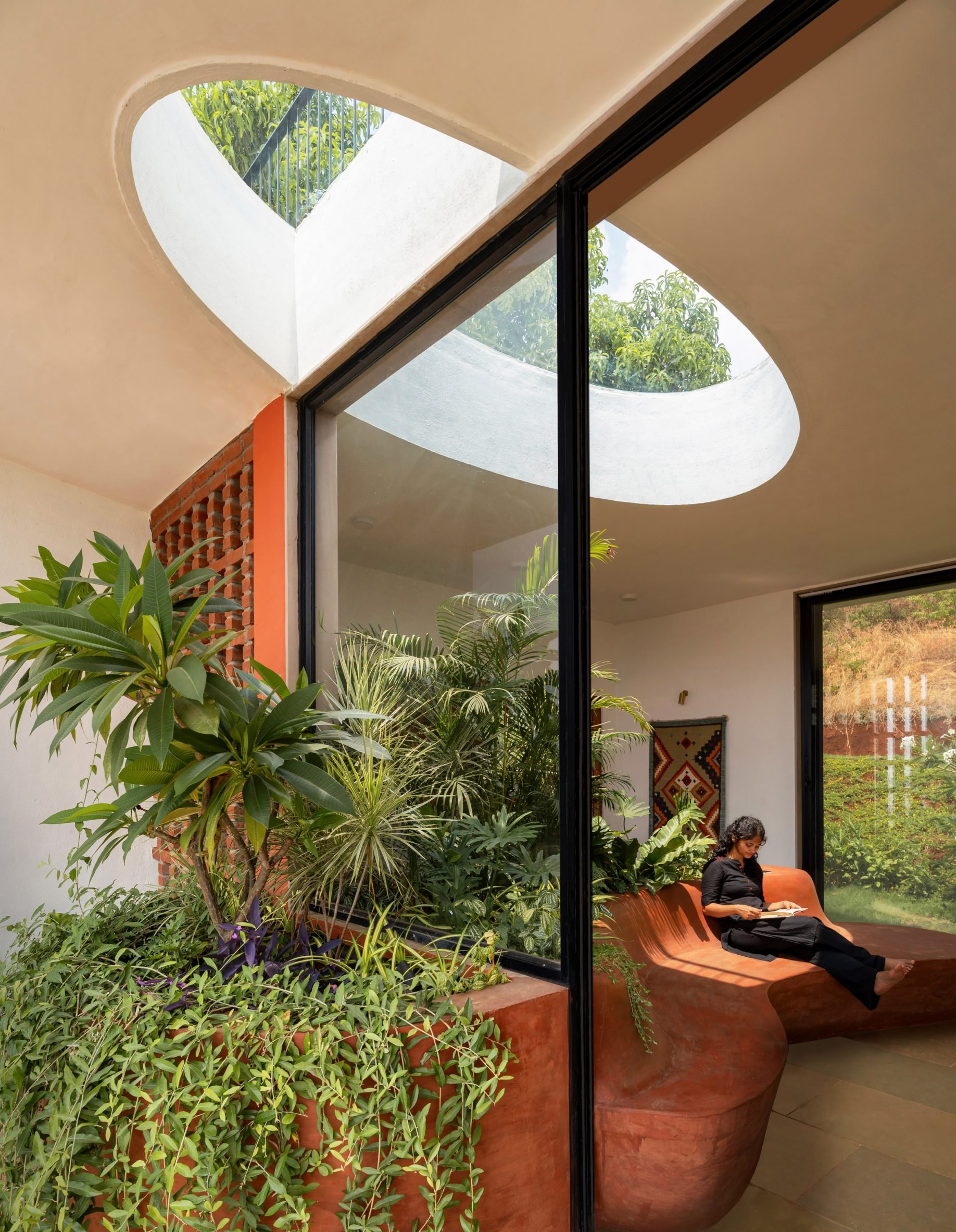 Circular skylight at Villa Prakriti in India by UnTag