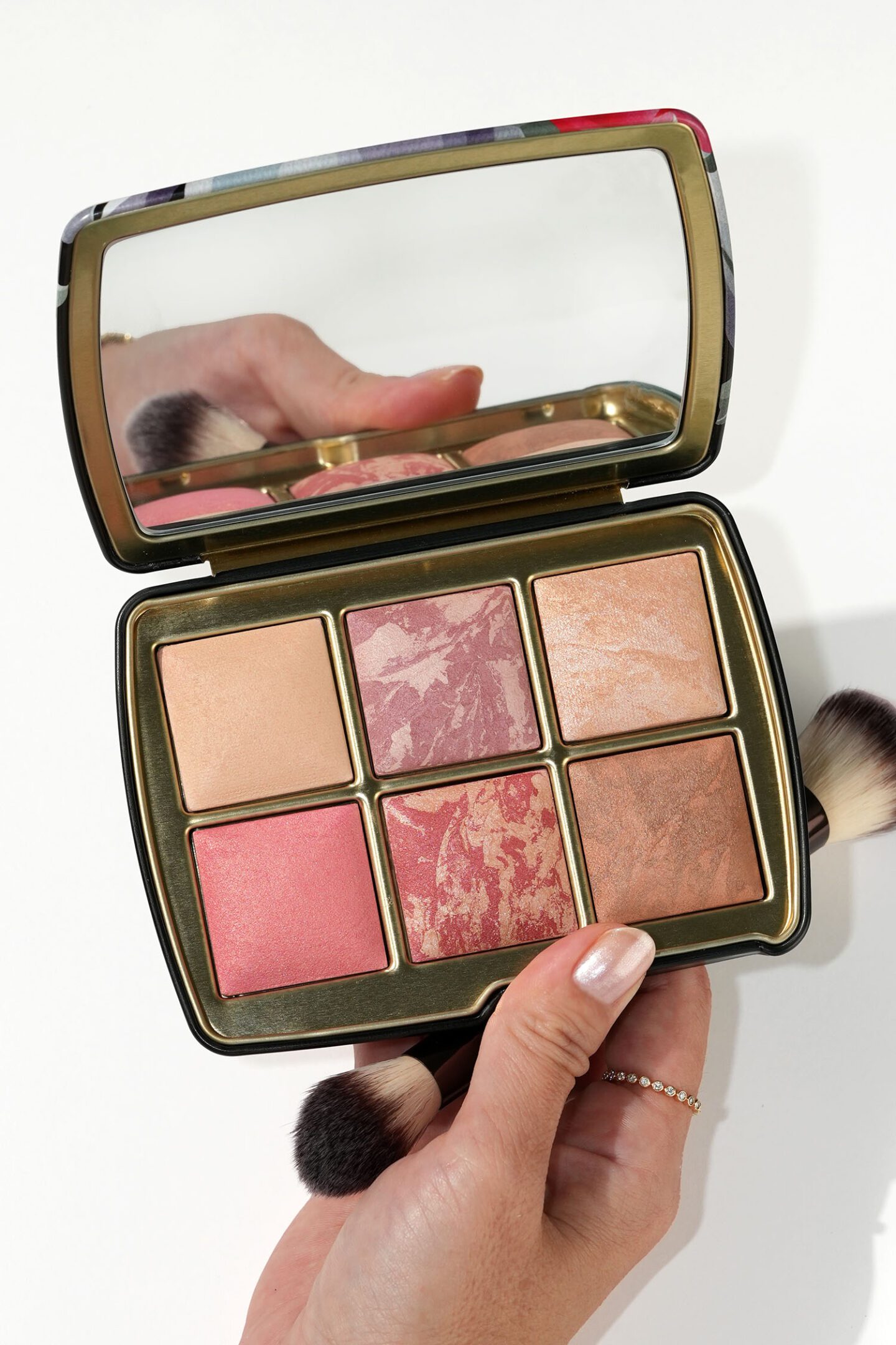 Hourglass Ambient Lighting Edit Unlocked Horse Palette 2025