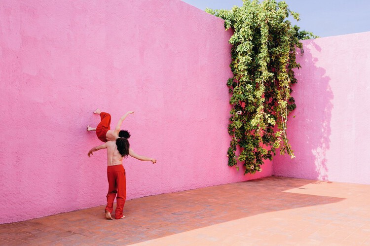 Choreographing Space: Architecture and Dance as Interdisciplinary Practices - Image 7 of 40