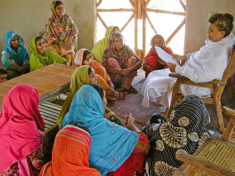 Architects as Mediators: Three Cases of Dialogue Between Communities, Governments, and Businesses in the Global South - Image 2 of 17