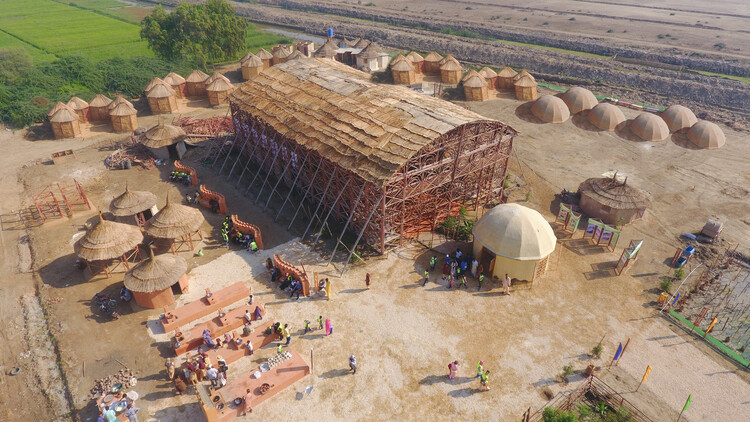 Architects as Mediators: Three Cases of Dialogue Between Communities, Governments, and Businesses in the Global South - Image 4 of 17