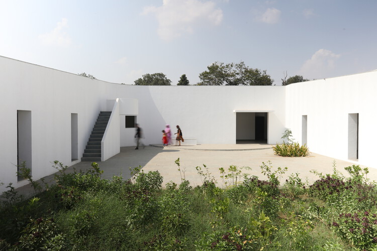 Architects as Mediators: Three Cases of Dialogue Between Communities, Governments, and Businesses in the Global South - Image 7 of 17
