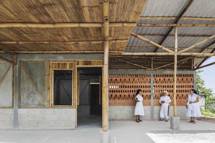 Architects as Mediators: Three Cases of Dialogue Between Communities, Governments, and Businesses in the Global South - More Images
