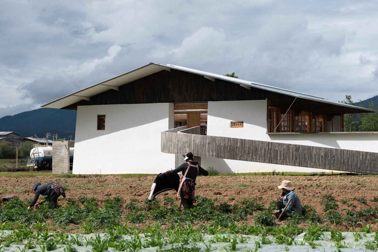 Obsolete Typologies Revived Through 17 Adaptive Reuse Projects - Image 8 of 18