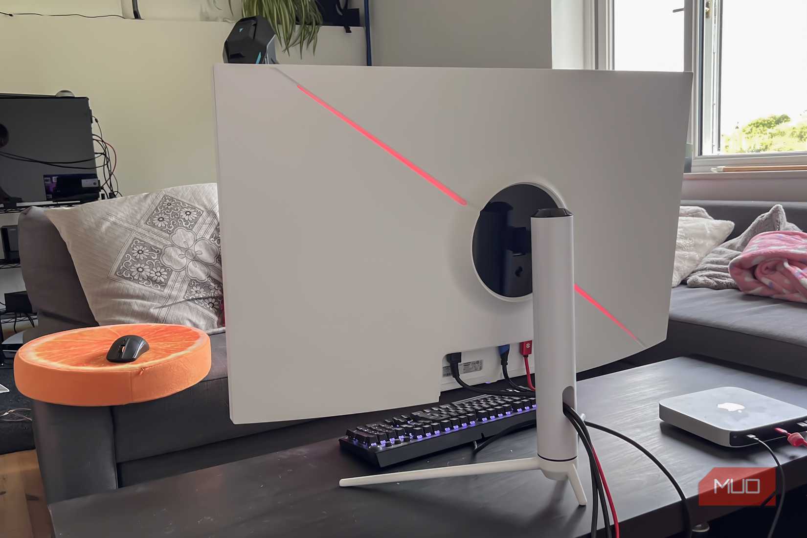 innocn 39g1r monitor rear middle of room