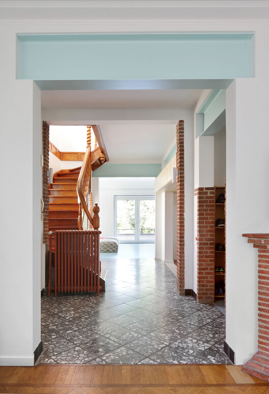 Meandering Furniture Villa Renovation / Atelier Tom Vanhee - Image 2 of 22